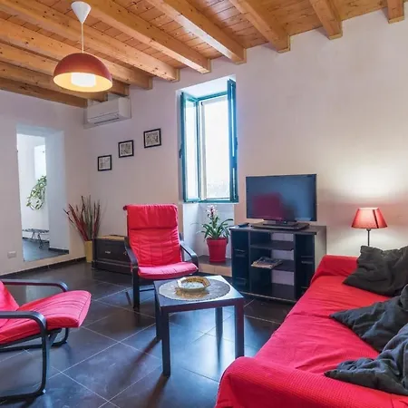 Agamennone- 20 Meter Vom Entfernt Mit Einer Moeblierten Terrasse- By Interhome 公寓